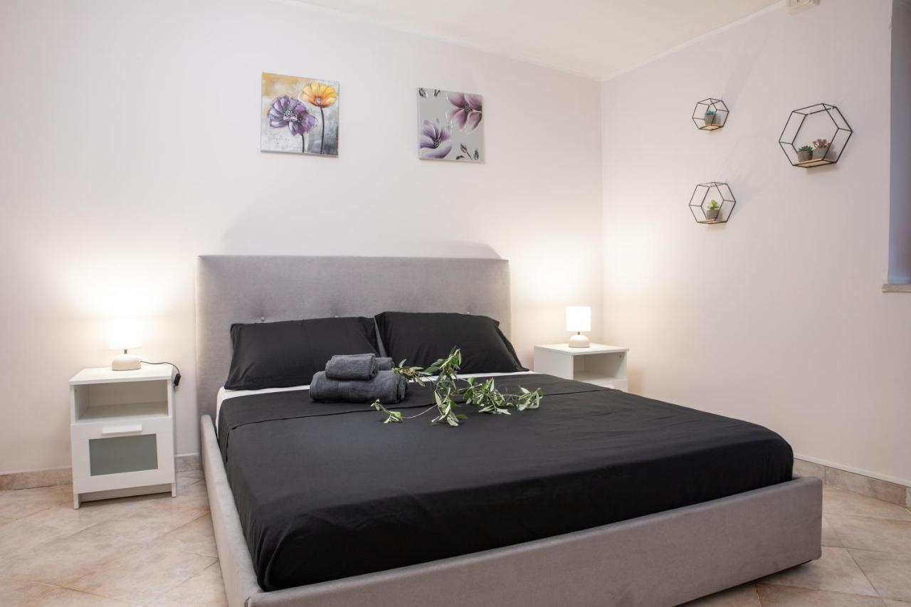 Suite Gli Ulivi Colonna Exteriér fotografie